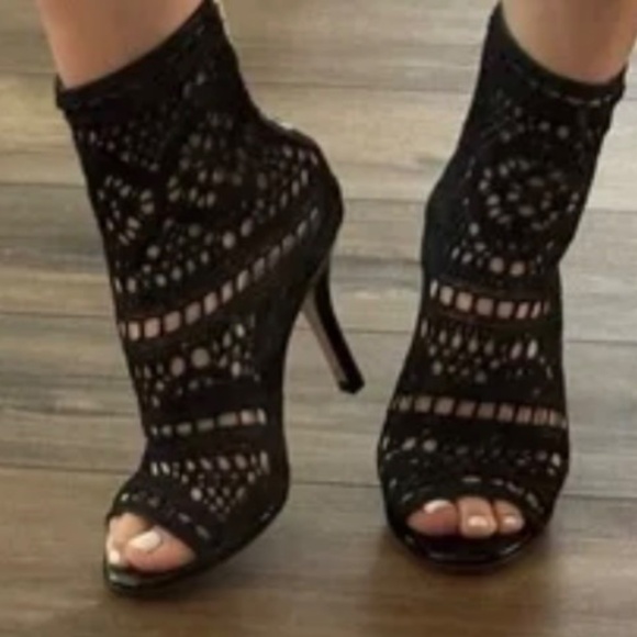 Vince Camuto Signature Paulette Bootie Size 10 - Picture 2 of 5